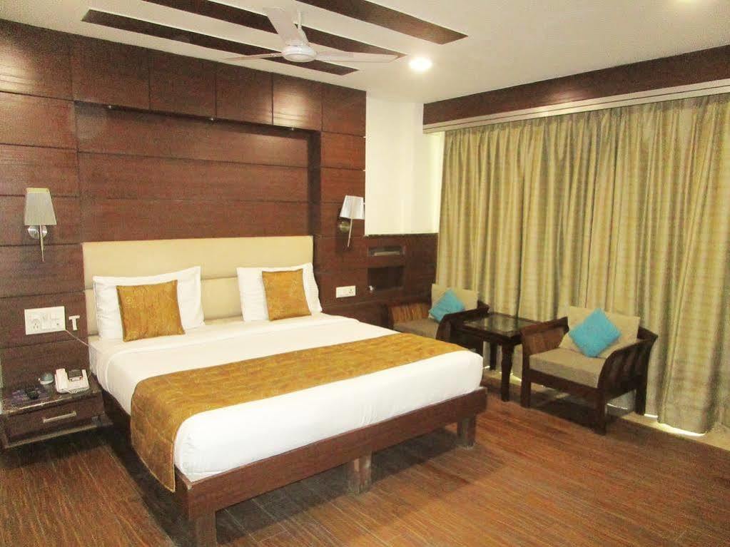 แฟ็บโฮเทล แอดไมร์ สวีท Hotel นิวเดลี ภายนอก รูปภาพ